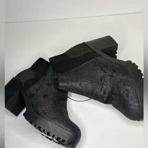 Pattern low cut boots